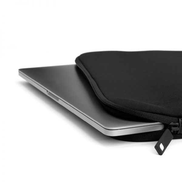 Incase Classic Sleeve with Ariaprene - Pokrowiec MacBook Pro 13" (M1/2020) (czarny)